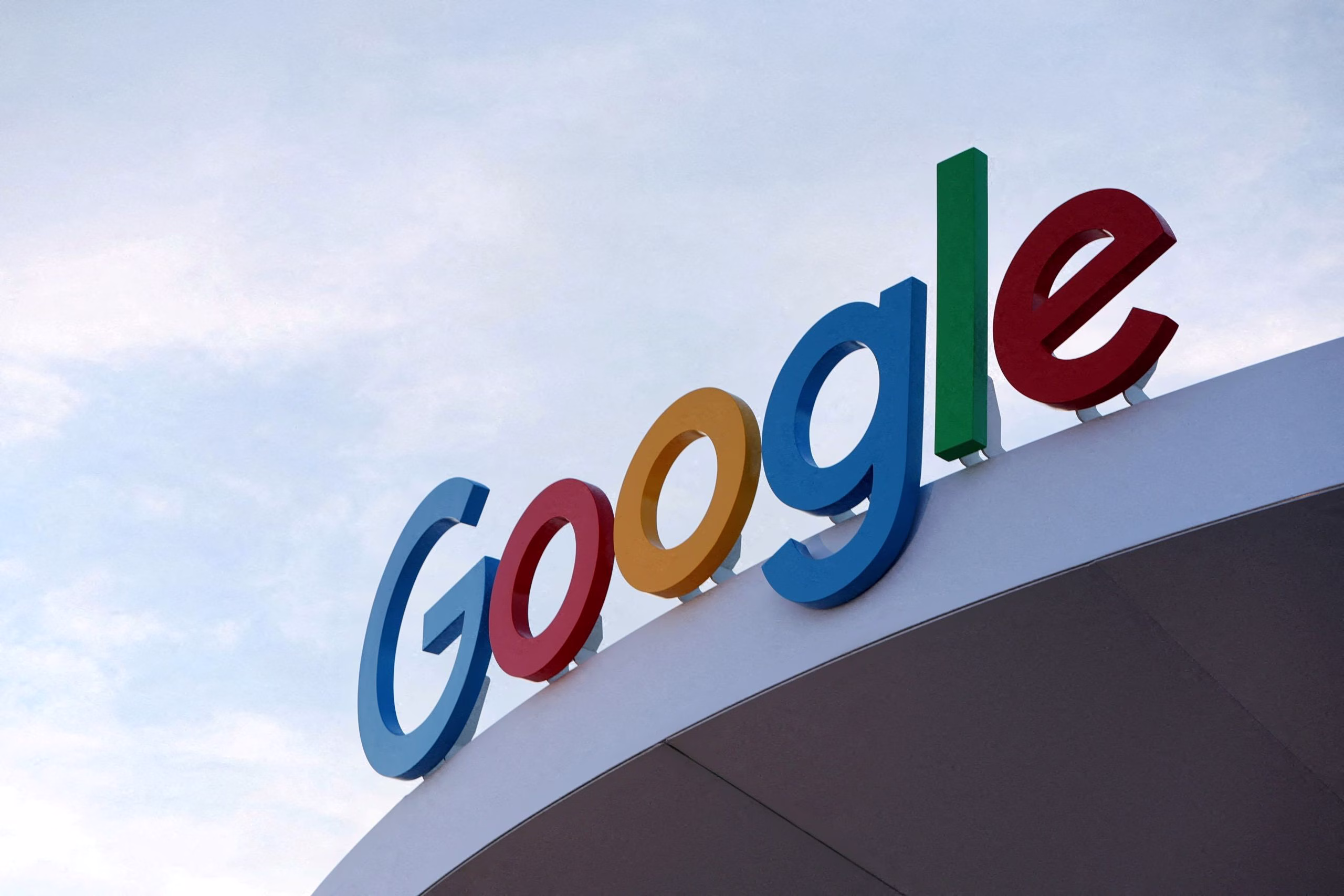 Ευρωπαϊκό πρόστιμο 900 εκατ. ευρώ στη Google - Moνοπωλιακές πρακτικές σε αναζήτηση και Play Store