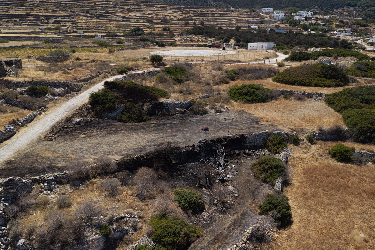 Σίφνος: Σήμερα η αυτοψία στο σημείο όπου συνετρίβη το ελικόπτερο - Στην Αθήνα μεταφέρονται οι σοροί