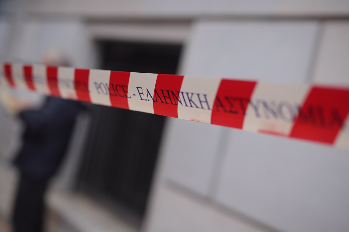 Έπεσαν σοβάδες από μπαλκόνι σε έναν από τους πλέον πολυσύχναστους δρόμους της Θεσσαλονίκης