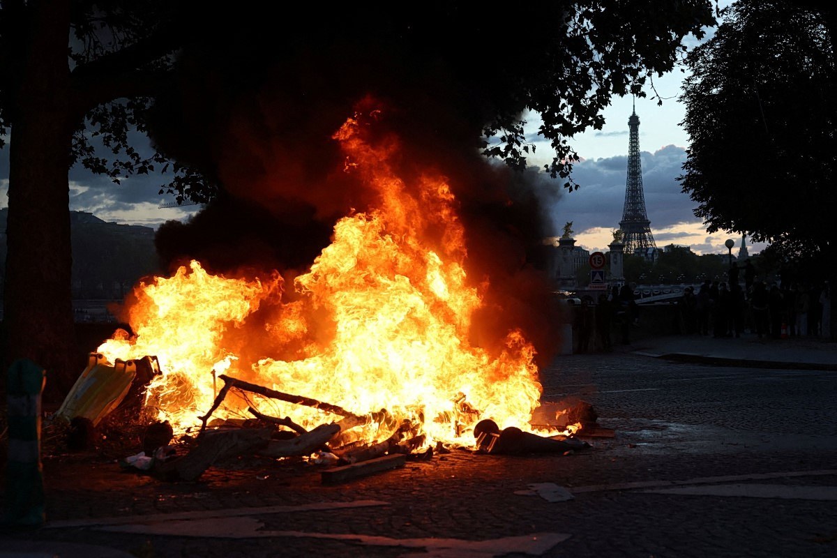 Από τους λέβητες των λυκείων στην αντιπαράθεση για τη λιτότητα στη Γαλλία