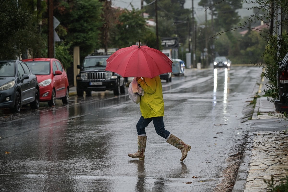 Βροχές κυρίως στα βορειοανατολικά και μικρή πτώση της θερμοκρασίας την Παρασκευή
